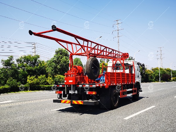 三環(huán)原裝四驅(qū)六缸汽車(chē)鉆機(jī)